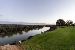 The River Vista - cliffside accommodation for four - Image 4