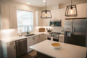 Cozy Modern Farmhouse, King bed, great yard, pets! - Image 5