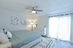 Luxury downtown 3 story town home - Image 4