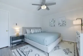 Luxury downtown 3 story town home - Image 3
