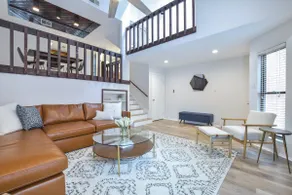 Luxury downtown 3 story town home - Image 2