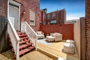4BR Walk to Downtown, Free Parking - Image 5