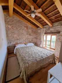 Rustic townhouse with private back porch and BBQ - Image 4