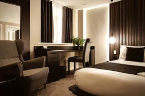 The Acacia, Luxury with Private Balcony + Parking - Image 4