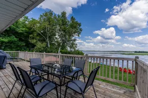 Family-friendly cottage on Pigeon lake - Image 3