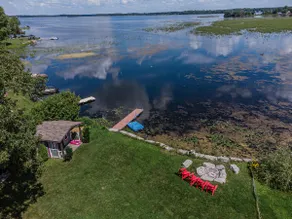 Family-friendly cottage on Pigeon lake - Image 5