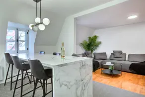 Golden Cross // Typical old Quebec appartement - Image 3