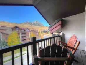 Luxury 4 Bdrm, Underground Parking, Hot Tub! - Image 4