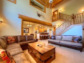 Luxury 4 Bdrm, Underground Parking, Hot Tub! - Image 3