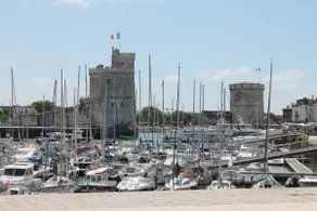 Old Harbour - AC, Spacious & Cosy Apartment - Image 2