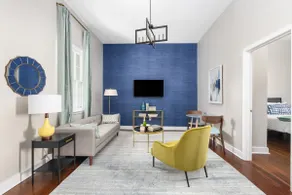 Golden Bell Suite 2Beds/1Bath + Free Parking - Image 2