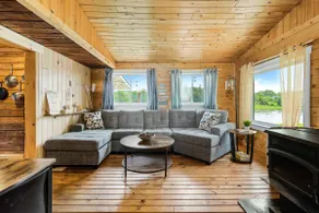 Cozy Cabin with Large Cedar Hot Tub - Image 2