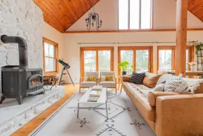 The Ipê House: Chic Catskills Cabin, 60min to Belleayre Mountain Ski - Image 2