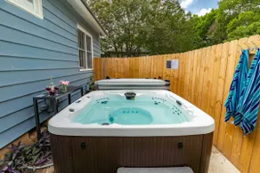 NEW!!! HOT TUB, sleeps 8, Fire Pit, 3 BDR home downtown - Image 4