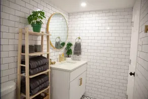 Designer Riverside Getaway-2 BR & 5 mins to DT - Image 4