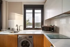 Spacious studio with a view of the ”peak” of the waves - Image 5