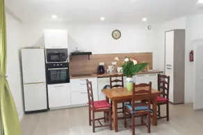 Quiet 3-star accommodation with garden, grounds, and terrace - Image 2