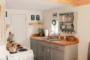 MaineStay Cottage #5 With Fireplace & Fully Stocked Kitchen in Hampden/Bangor - Image 2