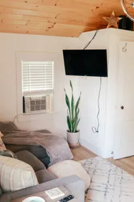 MaineStay Cottage #5 With Fireplace & Fully Stocked Kitchen in Hampden/Bangor - Image 5
