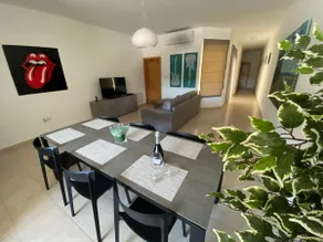 Rock Bay - spacious, stylish maisonette with patio - Image 2