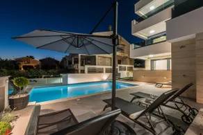 Apartment Laverna 40m from the beach, heated pool - Image 3