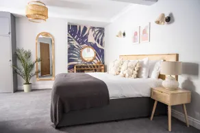 Four Bed Townhouse, 50m from the beach, parking - Image 3