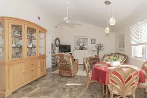 Lovely 3 bedroom townhouse, 1 house from the beach - Image 5