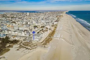Lovely 3 bedroom townhouse, 1 house from the beach - Image 2