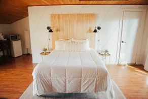 Adorable 1-bedroom suite in charming rural setting - Image 2