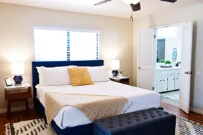 ⭐Mid-Century Feel⚡Wifi⭐Cal-King Bed✔Long Stays - Image 3
