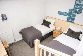 Comfortable double-bed Sidmouth apartment, a minute's easy walk to the seafront - Image 3
