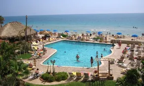Beach Front 2 Bed Condo - Pool & Tiki Bar - Image 2