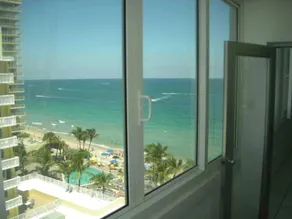 Beach Front 2 Bed Condo - Pool & Tiki Bar - Image 3