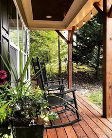 Woodsy Cottage in Idyllic Southern Neighborhood - Image 2