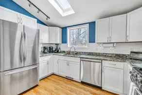 4BR Beach Home | Walk to 3 Beaches | Sleeps 10 - Image 4