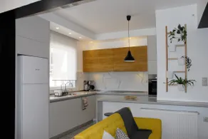 Modern house with garden and bathroom TV in front of the Venetial Walls - Image 5