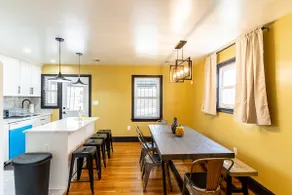 Spacious Charming DC Row House plus Free Parking-Sleeps 17 guests - Image 4