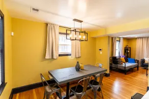 Spacious Charming DC Row House plus Free Parking-Sleeps 17 guests - Image 5