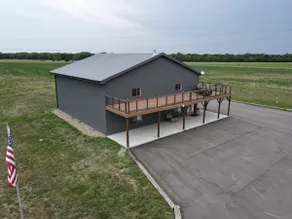 Spacious modern lodge outside of city. - Image 3