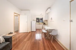 Bright & Comfy 2 Bedroom St Kilda East Apartment - Image 3