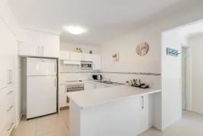 Sandy Beach 12, a 3 bed pool view Noosaville villa - Image 4