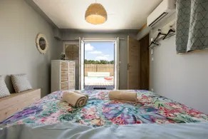 The Grasshopper House - Image 3