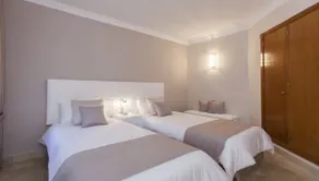 Spacious 2 bedrooms apartment in luxury complex - Image 3