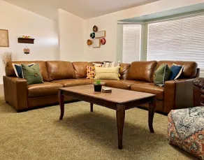 *RARE FIND* GREAT LOCATION*BREWSTER PARK*GAMEROOM* - Image 5
