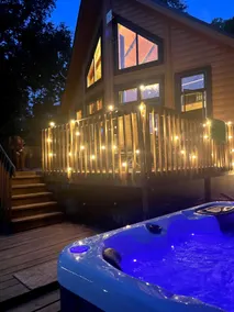 Joy's Chalet - Hottub, Lake, & Cottage - Image 3