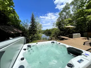 Joy's Chalet - Hottub, Lake, & Cottage - Image 5