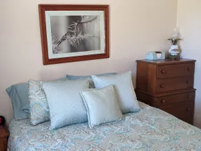 Hummingbird Cottage: cheery, cozy, rural 2 bedroom - Image 3