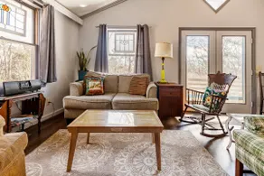 Koi Cottage- 3-bed, 2-bath- Cozy, Newly Renovated! - Image 2