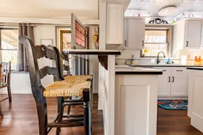 Koi Cottage- 3-bed, 2-bath- Cozy, Newly Renovated! - Image 5