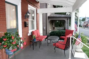 Cheerful 5 Bedroom Home in Historic Town - Image 4